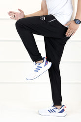 Undr Armr Meridan Athletic Zipper Pocket Sportswear Trouser In Black